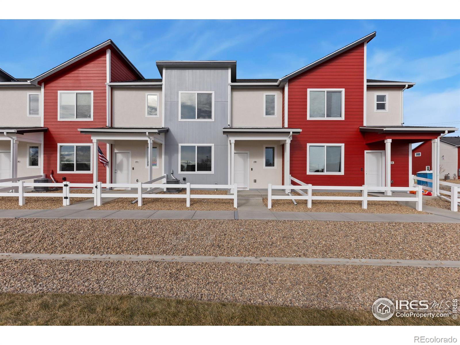 500 S Denver Avenue, fort lupton MLS: 4567891022627 Beds: 2 Baths: 3 Price: $348,000