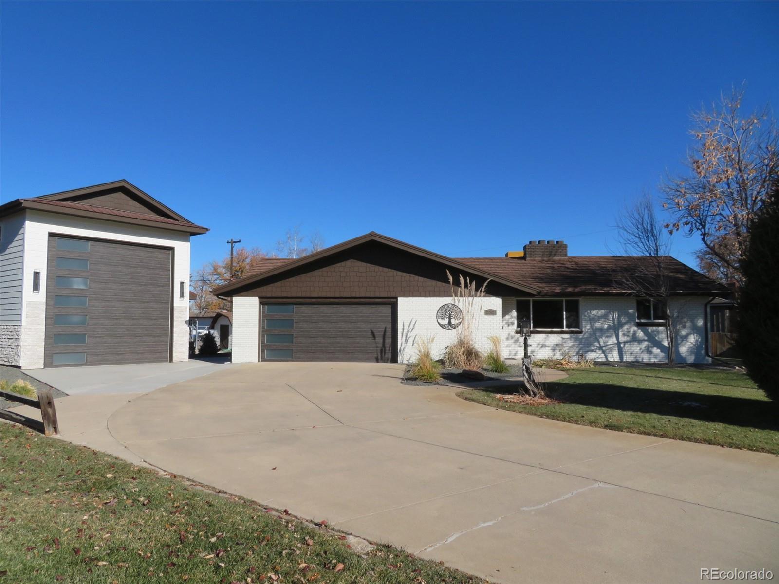 2262  Ammons Street, lakewood MLS: 2703598 Beds: 4 Baths: 3 Price: $1,295,000