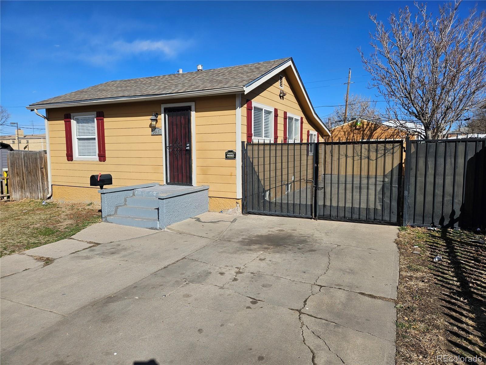 1446  Jamaica Street, aurora MLS: 5092208 Beds: 5 Baths: 3 Price: $399,000