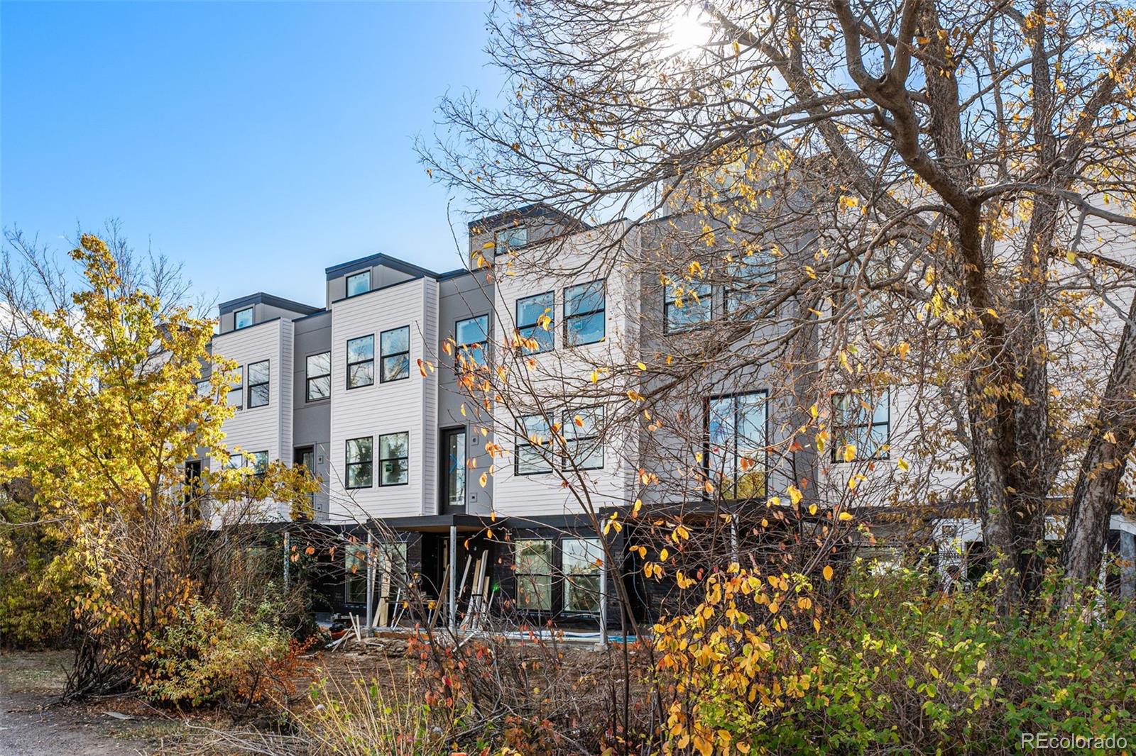 1414  Pierce Street , Lakewood  MLS: 6009535 Beds: 3 Baths: 3 Price: $680,000