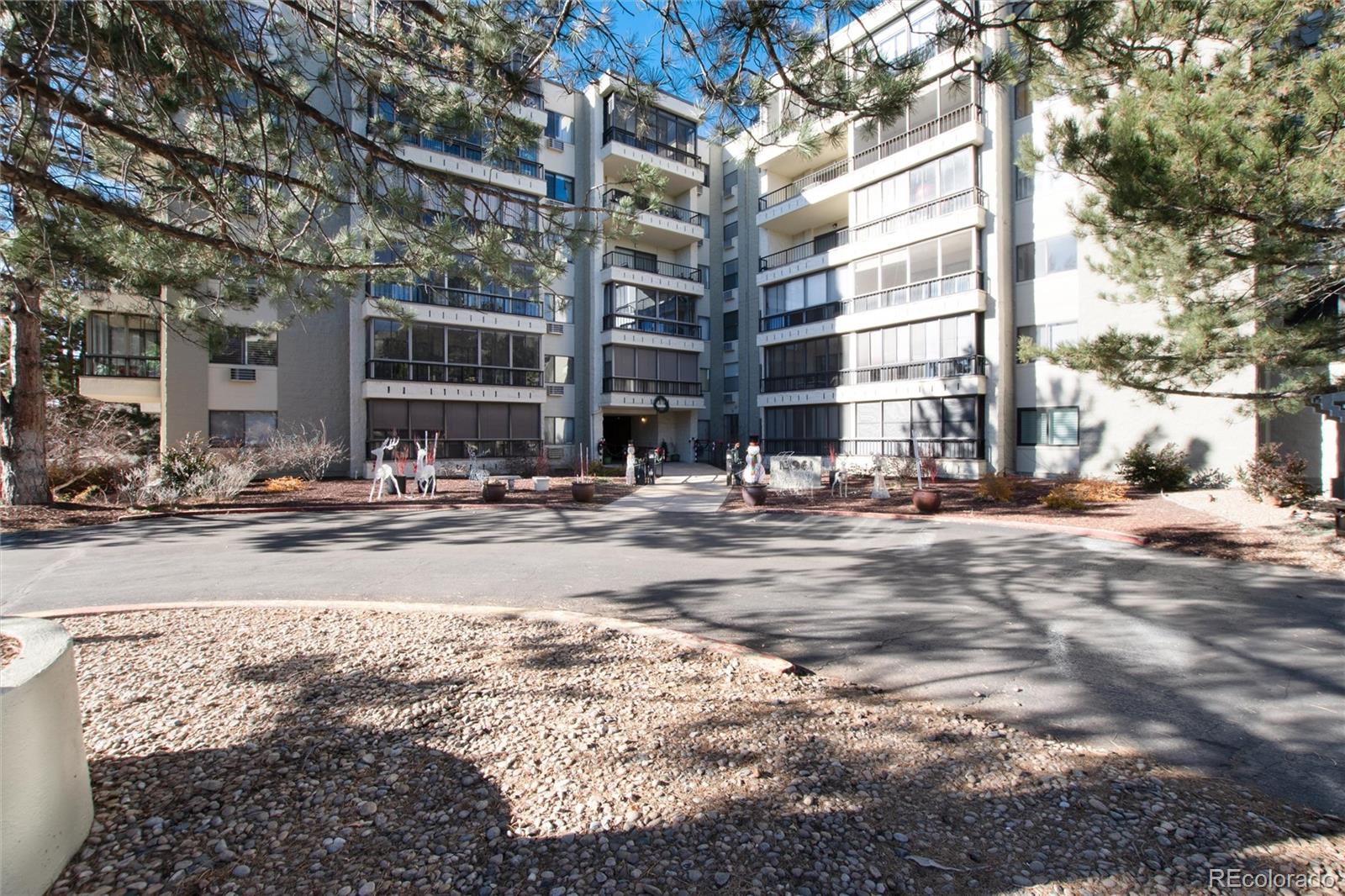 13961 E Marina Drive 106, Aurora  MLS: 5287639 Beds: 2 Baths: 1 Price: $204,900
