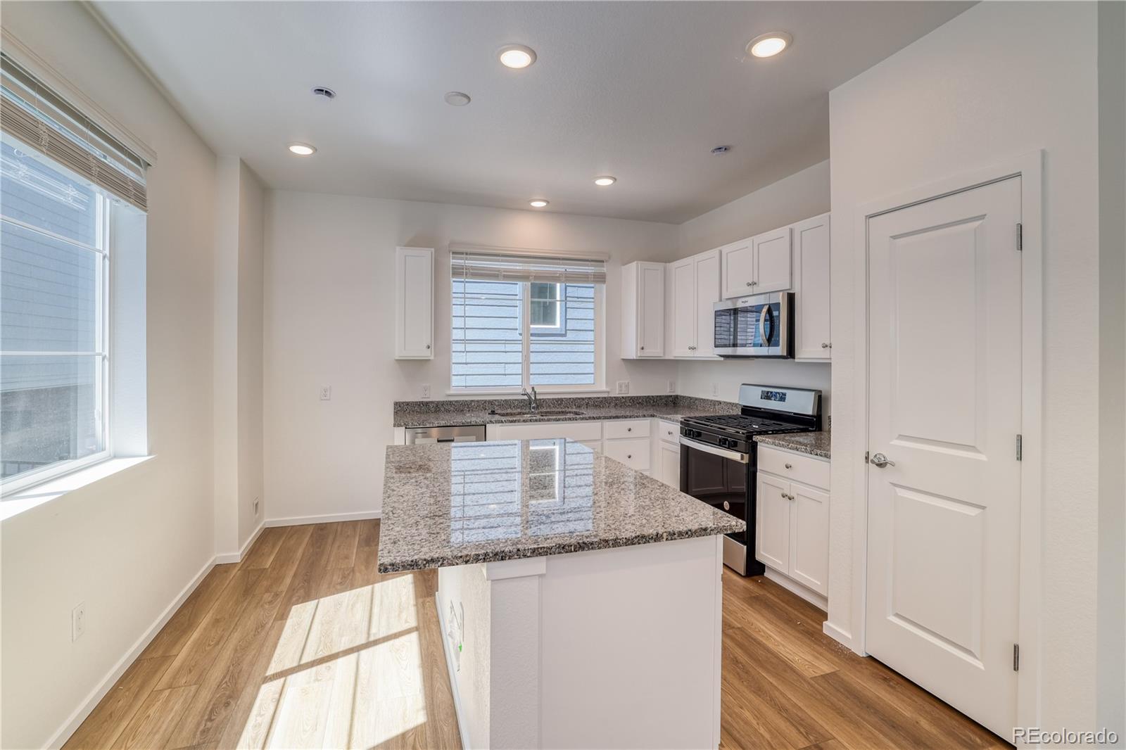23950 E 41st Avenue, aurora MLS: 7229683 Beds: 3 Baths: 3 Price: $469,990
