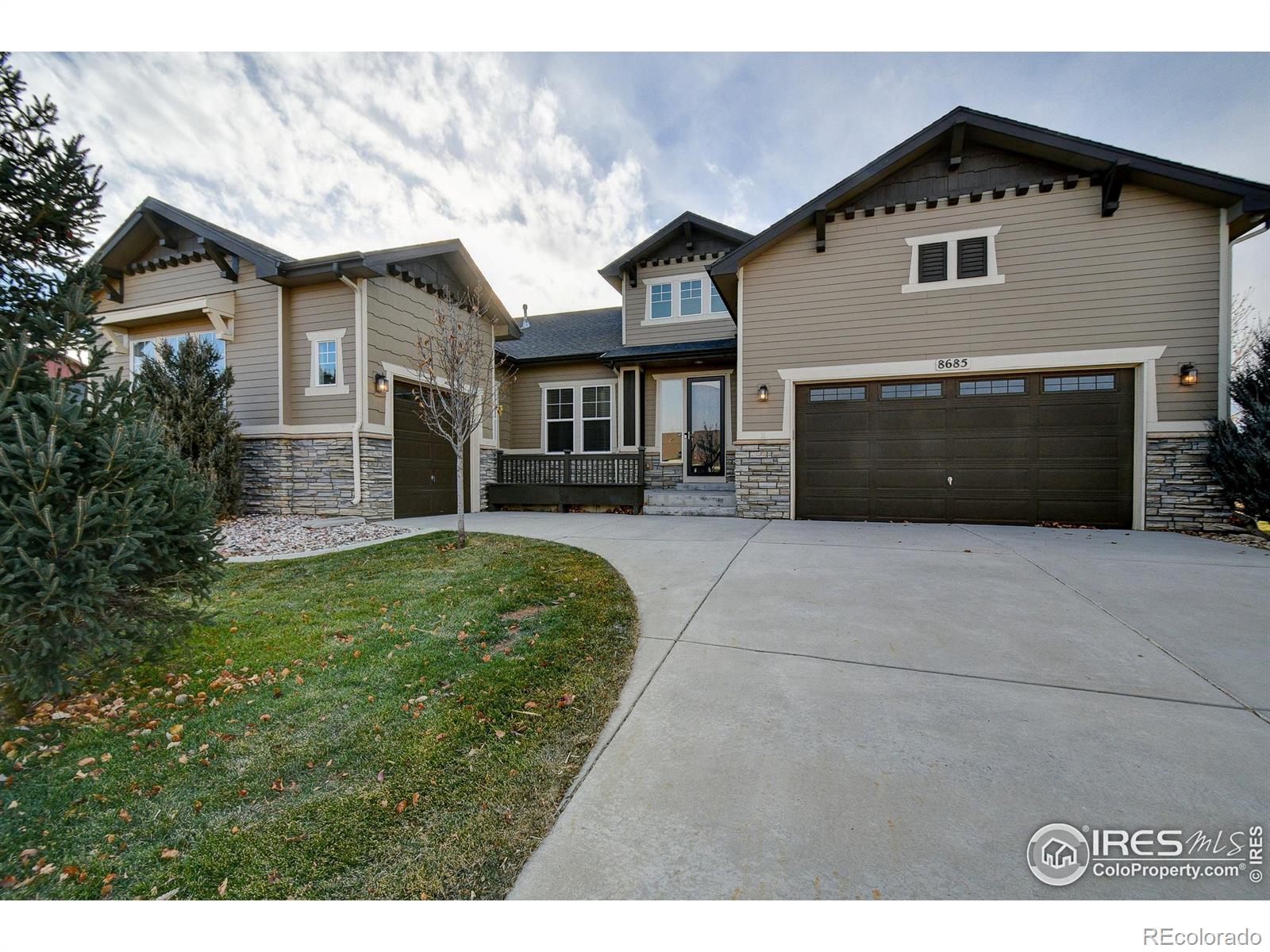 8685  Blackwood Drive, windsor MLS: 4567891023821 Beds: 3 Baths: 4 Price: $789,900