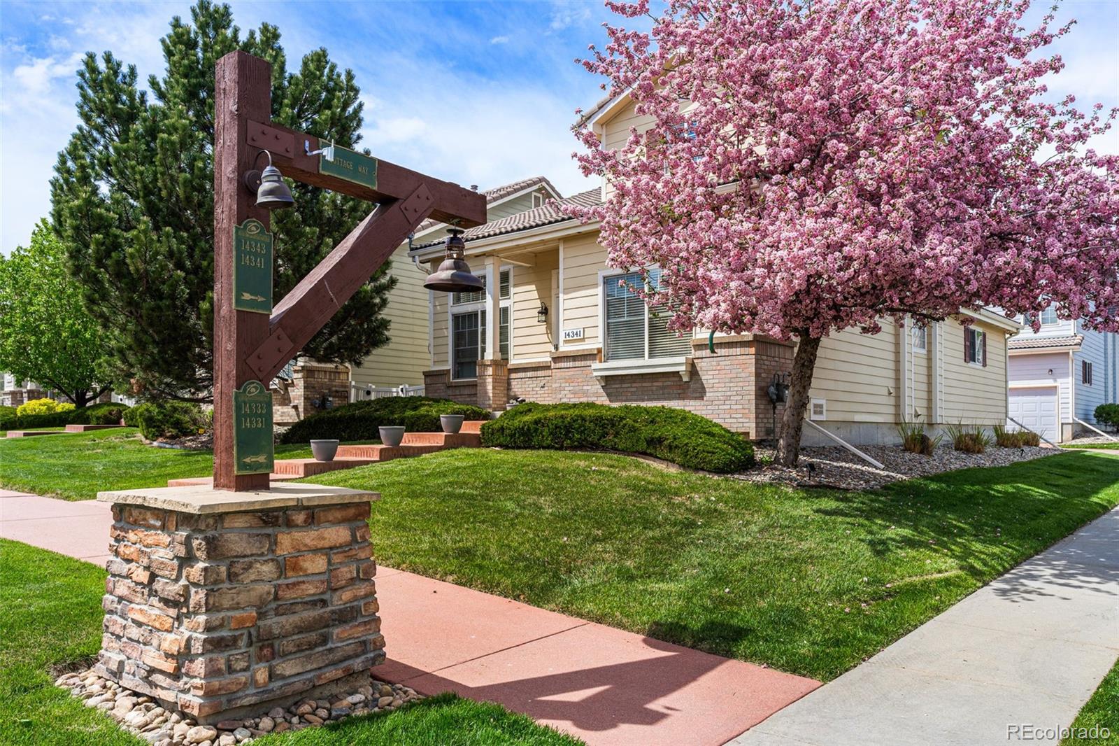 14341  Cottage Way, broomfield MLS: 3687587 Beds: 4 Baths: 3 Price: $599,000
