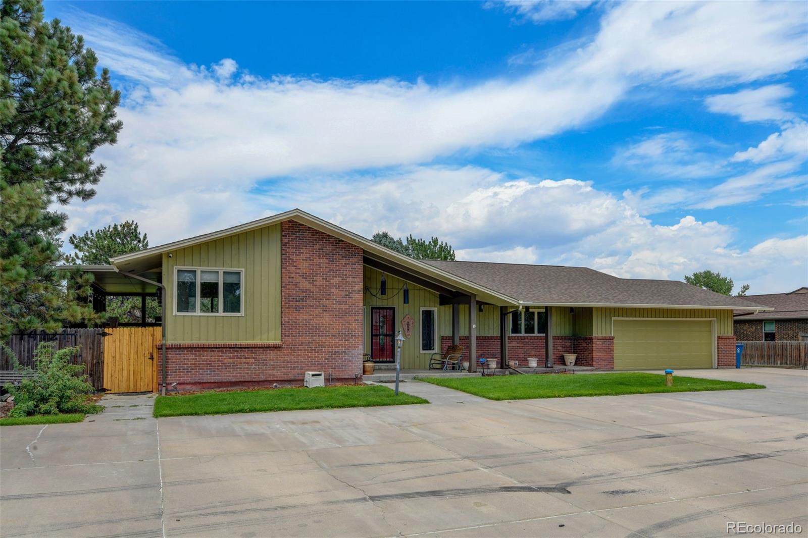 14121  CountryHills Drive, brighton MLS: 6041779 Beds: 3 Baths: 3 Price: $995,000