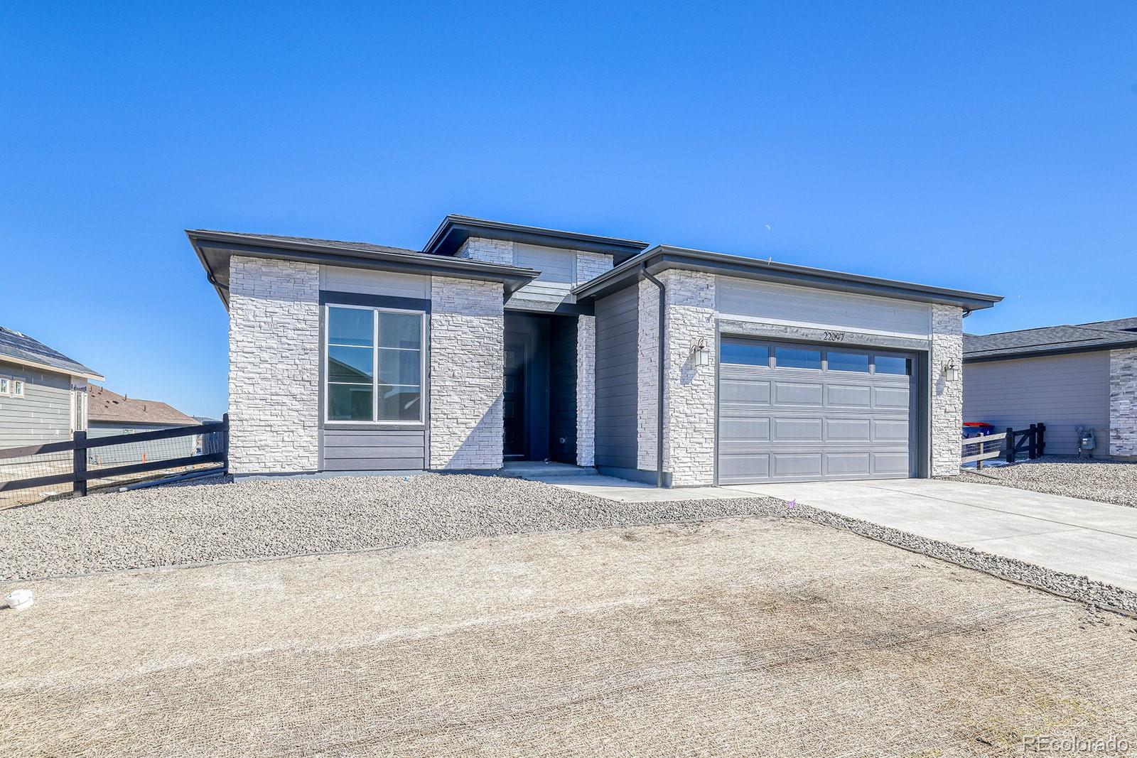 22097 E Rockinghorse Parkway, aurora MLS: 5248131 Beds: 2 Baths: 2 Price: $739,990