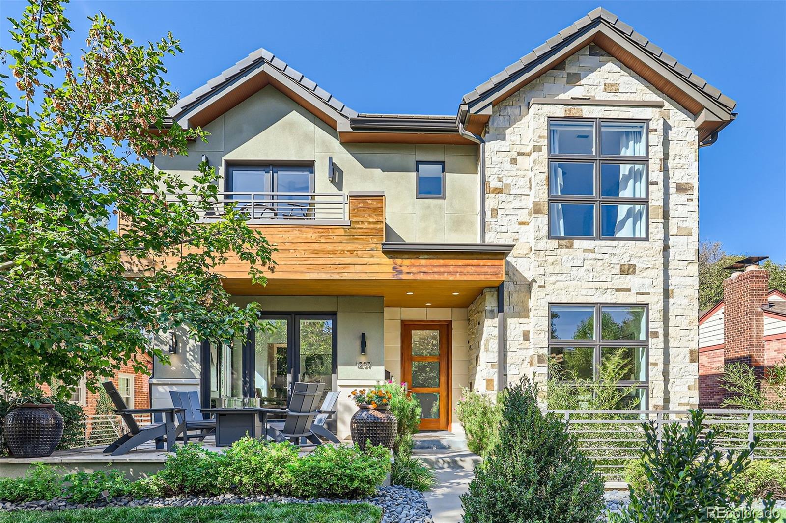 1237 s saint paul street, denver sold home. Closed on 2025-06-16 for $2,450,000.