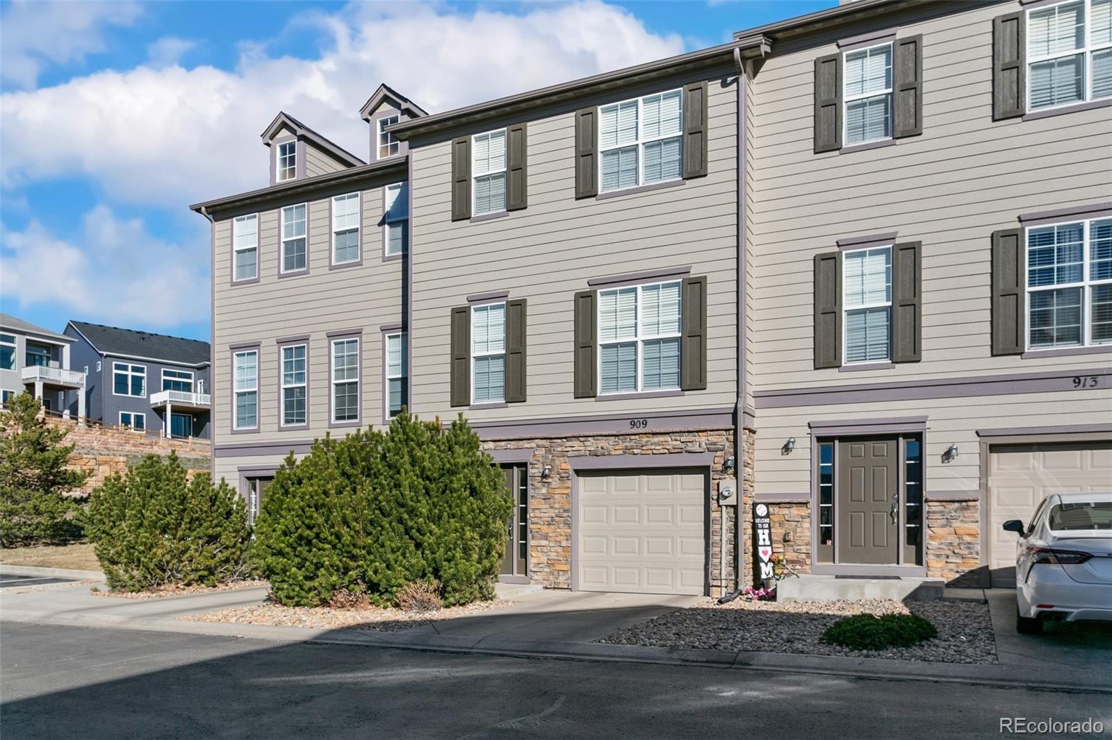  Monument Condo / Townhome | MLS #: 1806305909  Burning Bush Point , Monument Beds: 3 Baths: 4 Price: $385,000