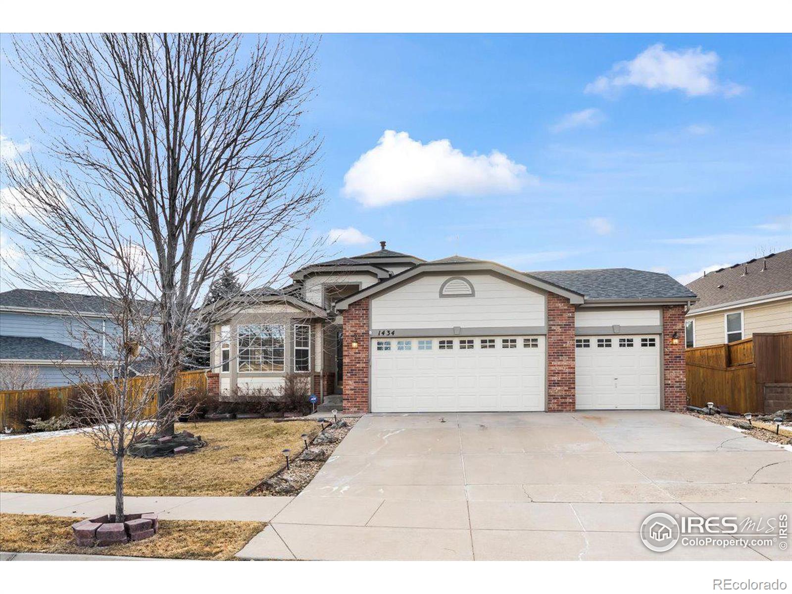 1434  Hickory Drive, erie MLS: 4567891024849 Beds: 5 Baths: 3 Price: $635,700