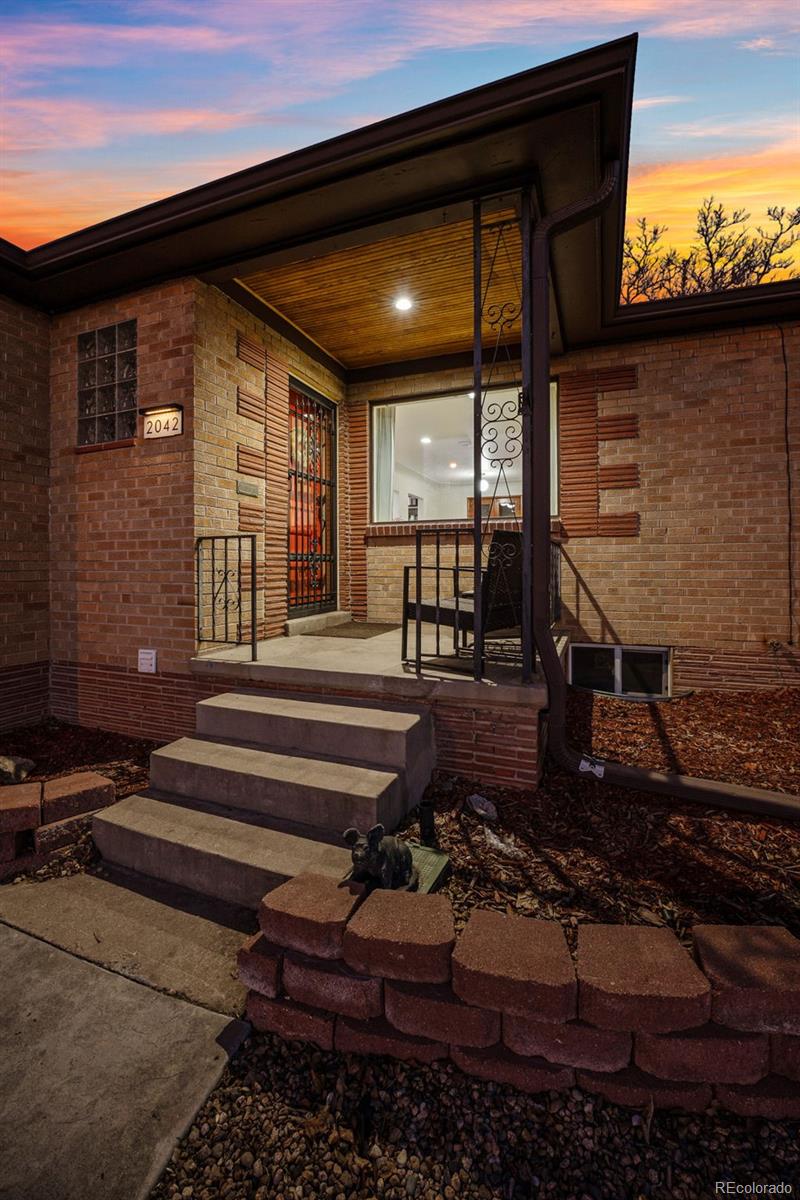 2042  Jamaica Street, aurora MLS: 6128865 Beds: 4 Baths: 2 Price: $499,900