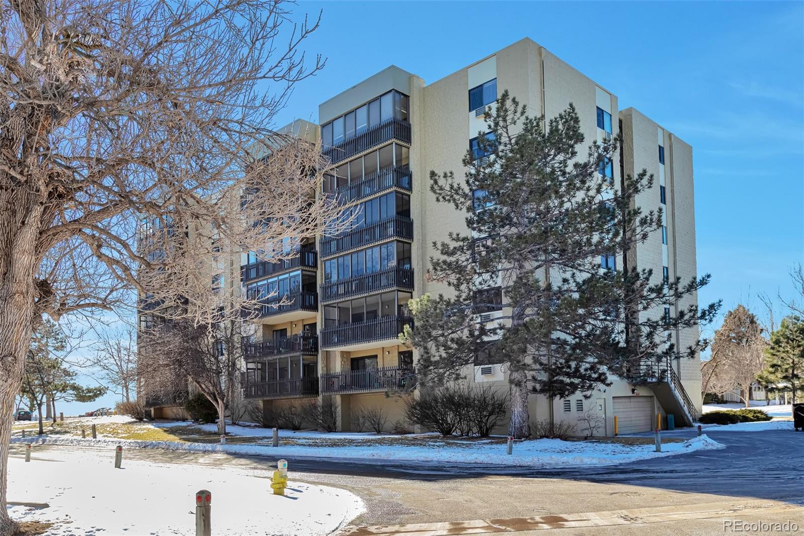 Heather Gardens Aurora Condo / Townhome | MLS #: 930605513601 E Marina Drive 404, Aurora Beds: 2 Baths: 2 Price: $249,900