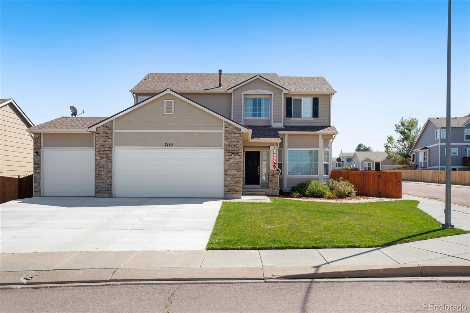 Cross Creek Fountain Home | MLS #: 67657147119  Creekfront Drive, Fountain Beds: 3 Baths: 3 Price: $450,000