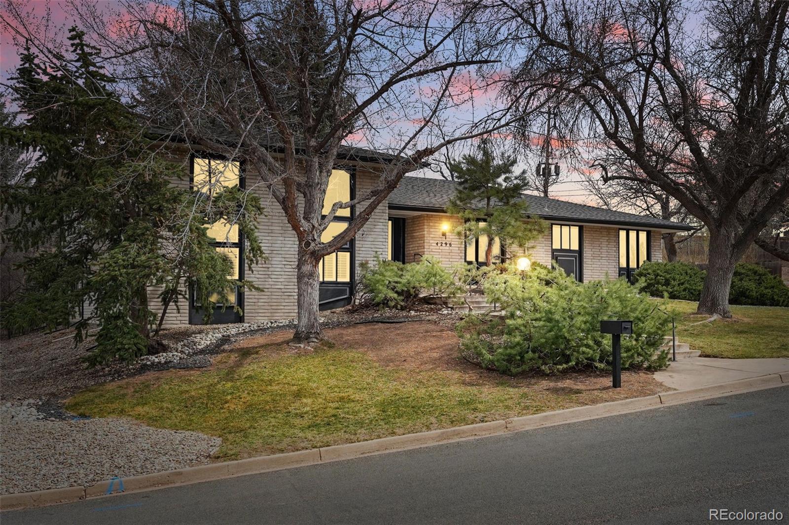 4296 s dahlia street, Cherry Hills sold home. Closed on 2025-04-14 for $1,745,000.
