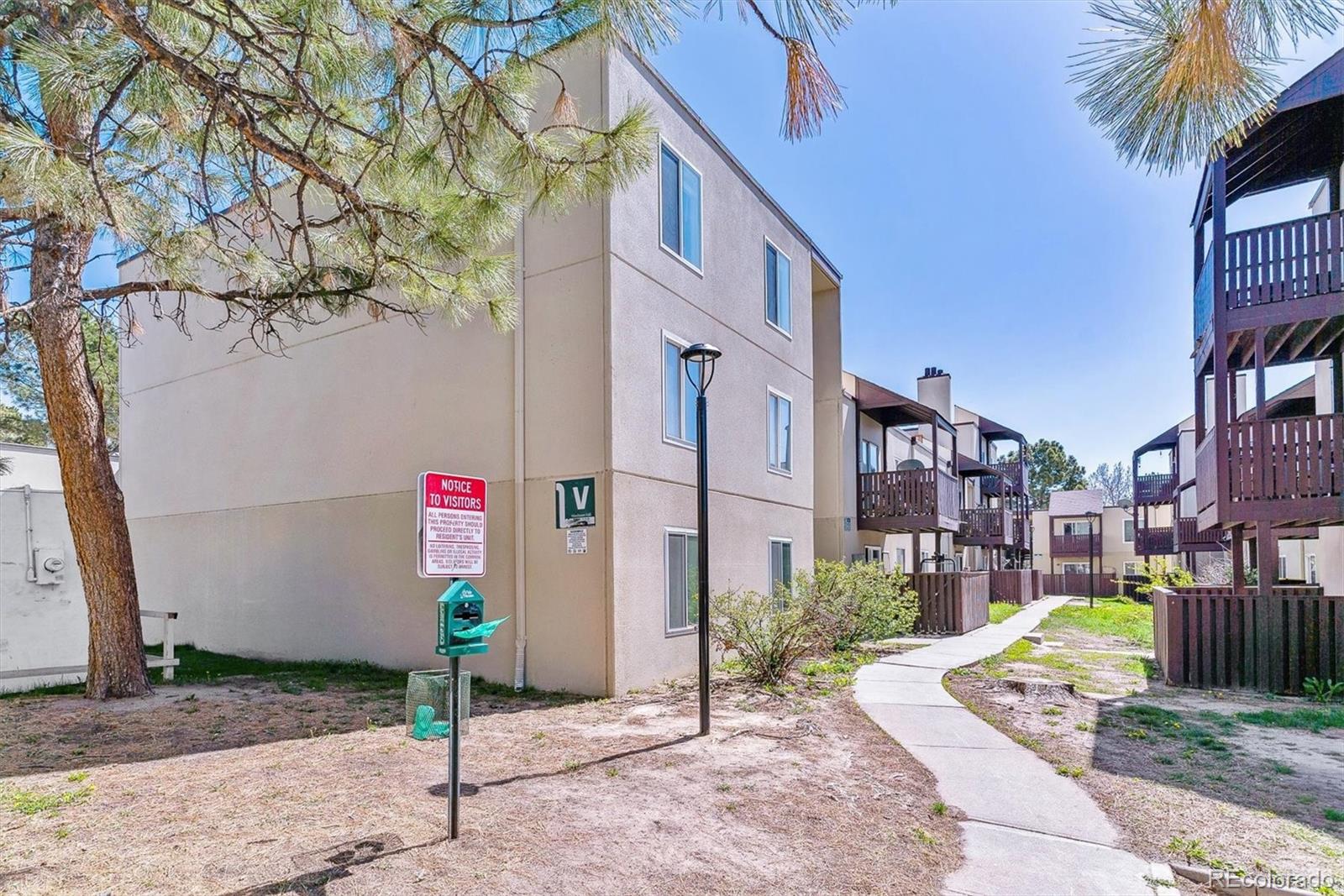 9725 e harvard avenue, Denver sold home. Closed on 2025-09-12 for $215,000.