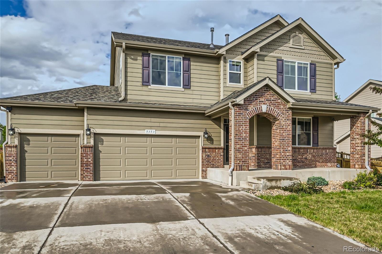 5353  Royal Pine Street, brighton MLS: 5527268 Beds: 6 Baths: 4 Price: $570,000