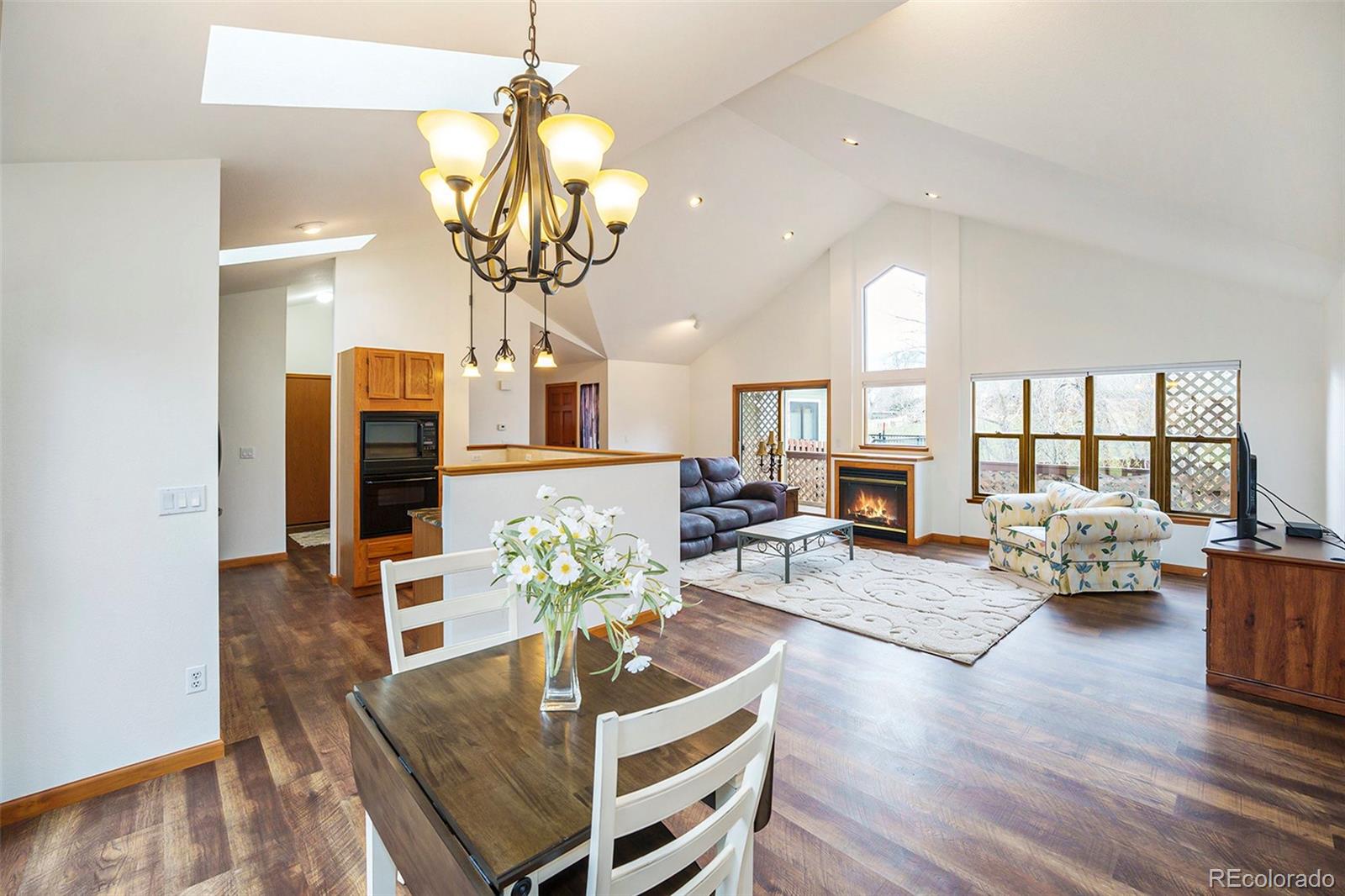 810  Meadow Run, golden MLS: 3427532 Beds: 2 Baths: 2 Price: $899,000