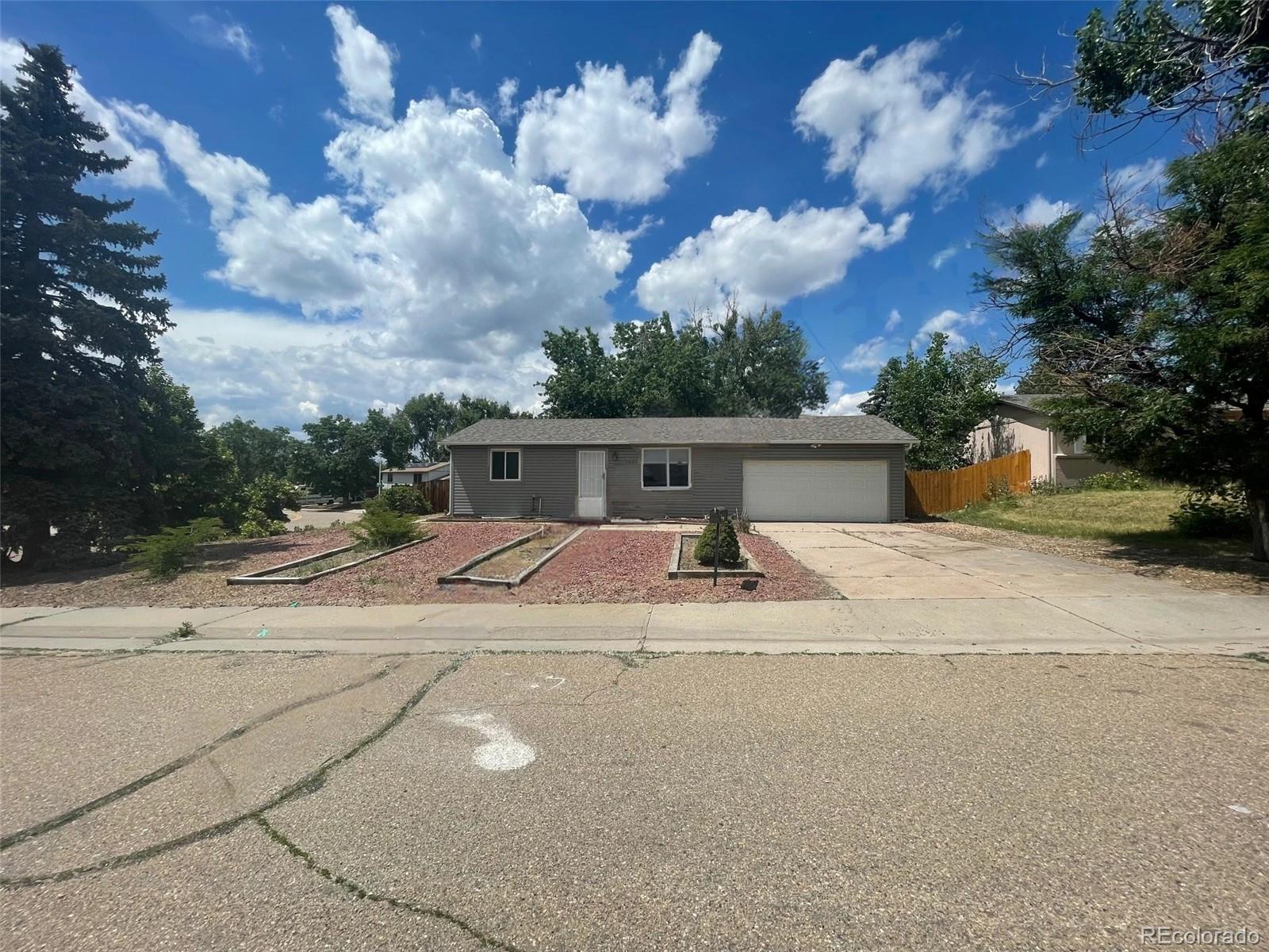 15821 e bates place, Aurora sold home. Closed on 2025-05-20 for $449,700.