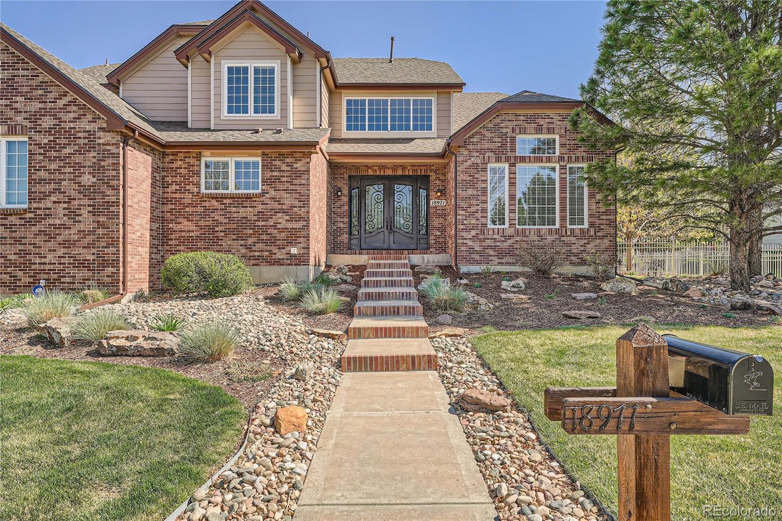 Tuscany Aurora Home | MLS #: 829022918971 E Pinewood Drive, Aurora Beds: 5 Baths: 6 Price: $1,099,000