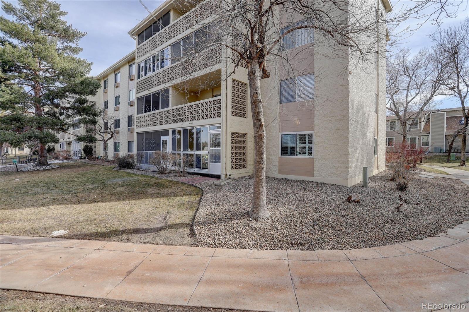 Heather Gardens Aurora Condo / Townhome | MLS #: 15169083164 S Wheeling Way 101, Aurora Beds: 2 Baths: 1 Price: $199,000