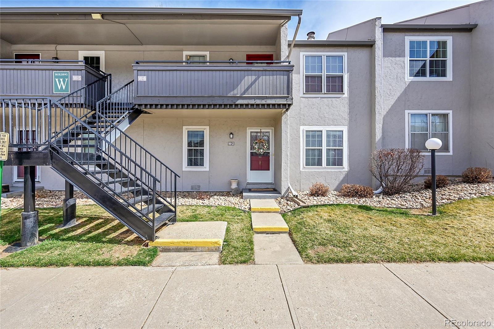 2301 e fremont avenue, centennial sold home. Closed on 2025-05-30 for $300,000.