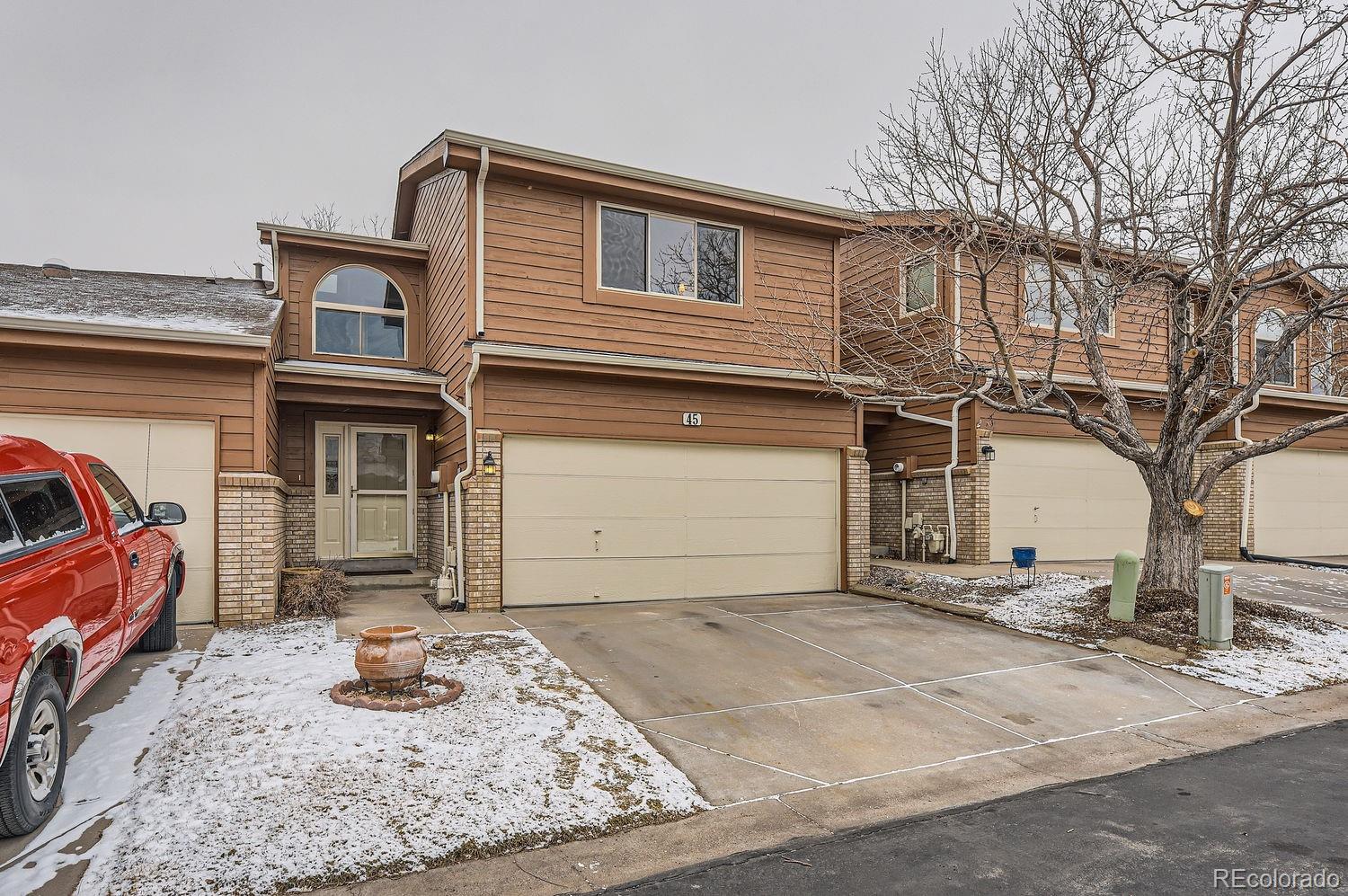 45  Wright Court , Lakewood  MLS: 8031974 Beds: 3 Baths: 4 Price: $590,000