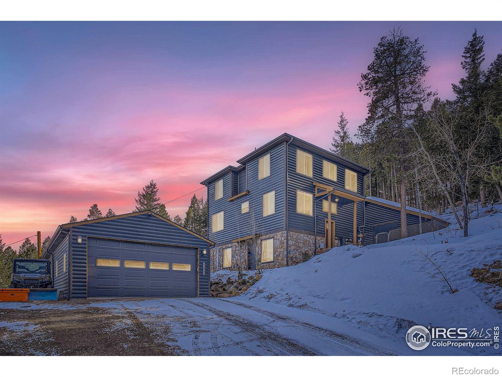 11932  Coal Creek Heights Drive, golden MLS: 4567891026290 Beds: 3 Baths: 4 Price: $1,075,000