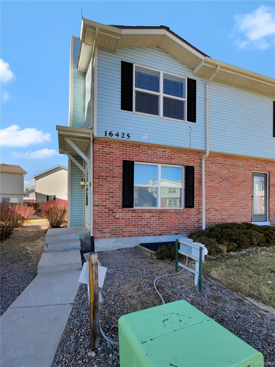 Norfolk Place Aurora Condo / Townhome | MLS #: 416257416425 E 17th Place A, Aurora Beds: 2 Baths: 2 Price: $285,000