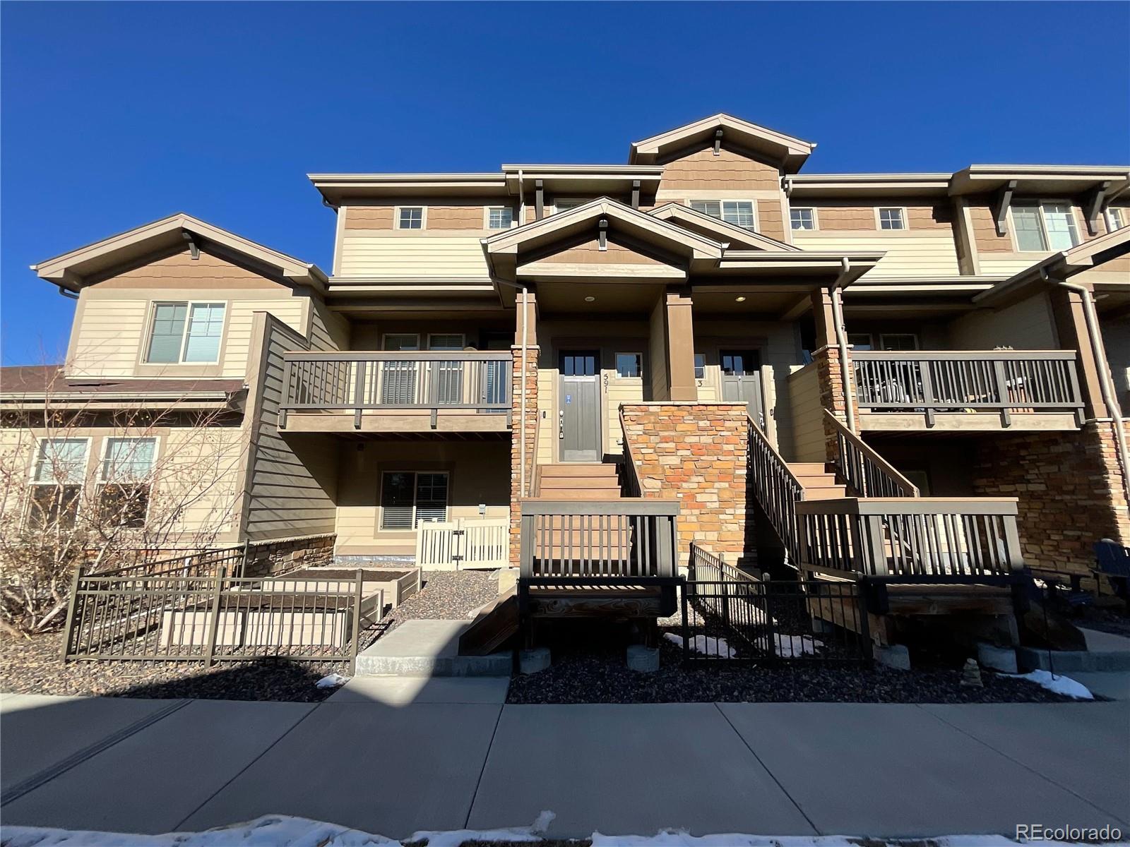 591  Brennan Circle, erie MLS: 8976007 Beds: 2 Baths: 4 Price: $578,000