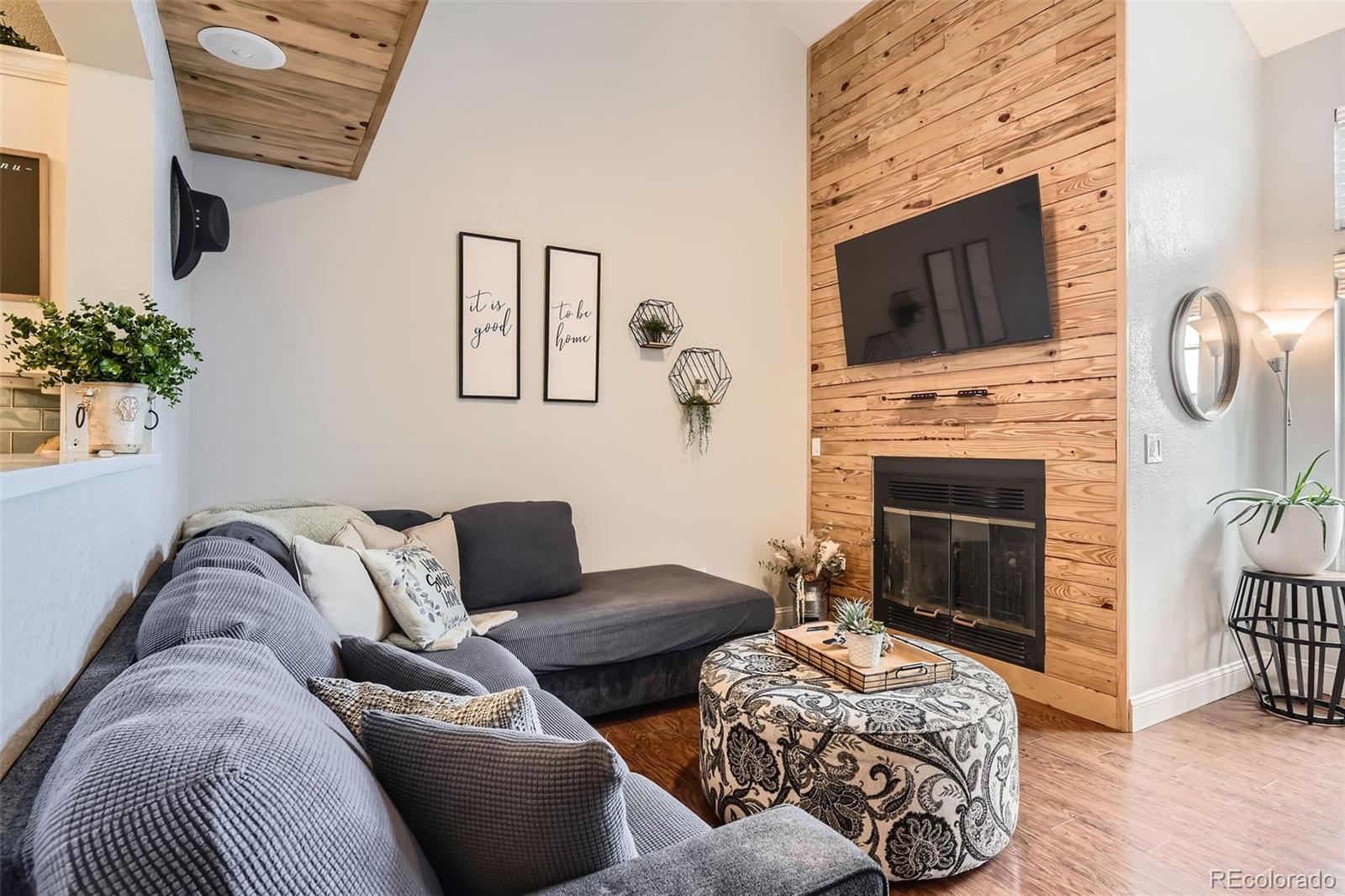 3046 W Prentice Avenue E, Littleton  MLS: 4085455 Beds: 2 Baths: 2 Price: $385,000