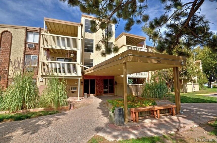 Club Valencia Denver Condo / Townhome | MLS #: 82624221300 S Parker Road 212, Denver Beds: 1 Baths: 1 Price: $49,000