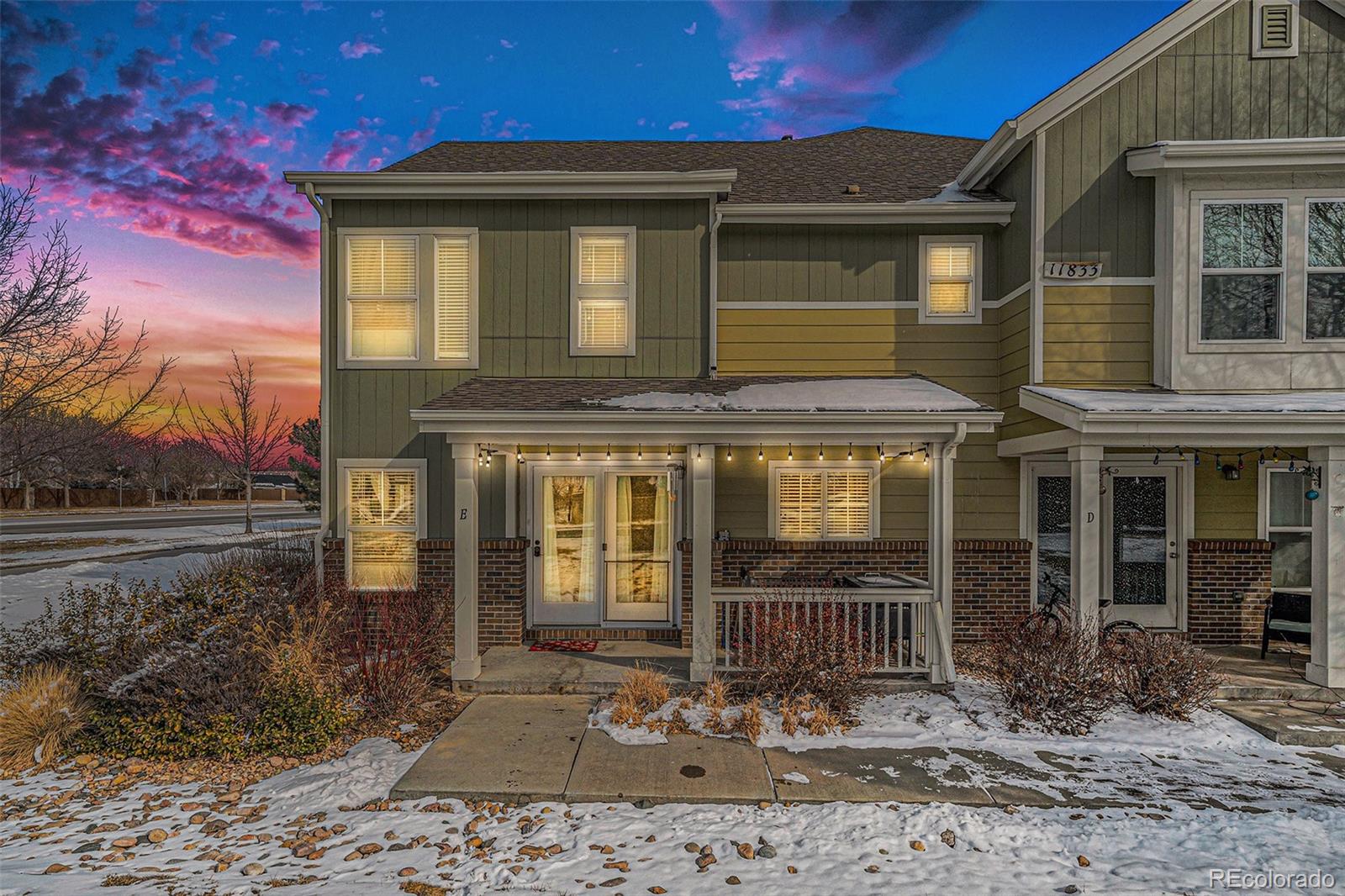 11833  Oak Hill Way, commerce city MLS: 2890796 Beds: 4 Baths: 3 Price: $395,000