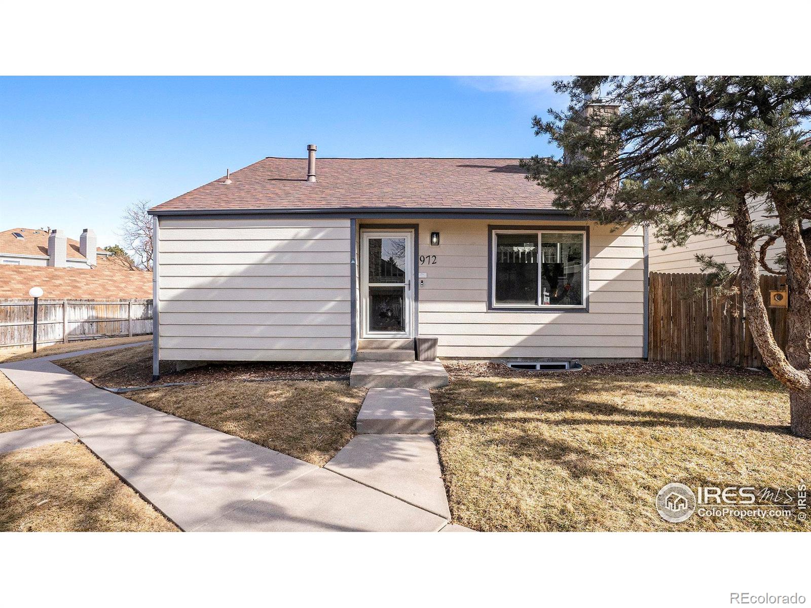 972 S Zeno Way, aurora MLS: 4567891026807 Beds: 4 Baths: 3 Price: $378,000