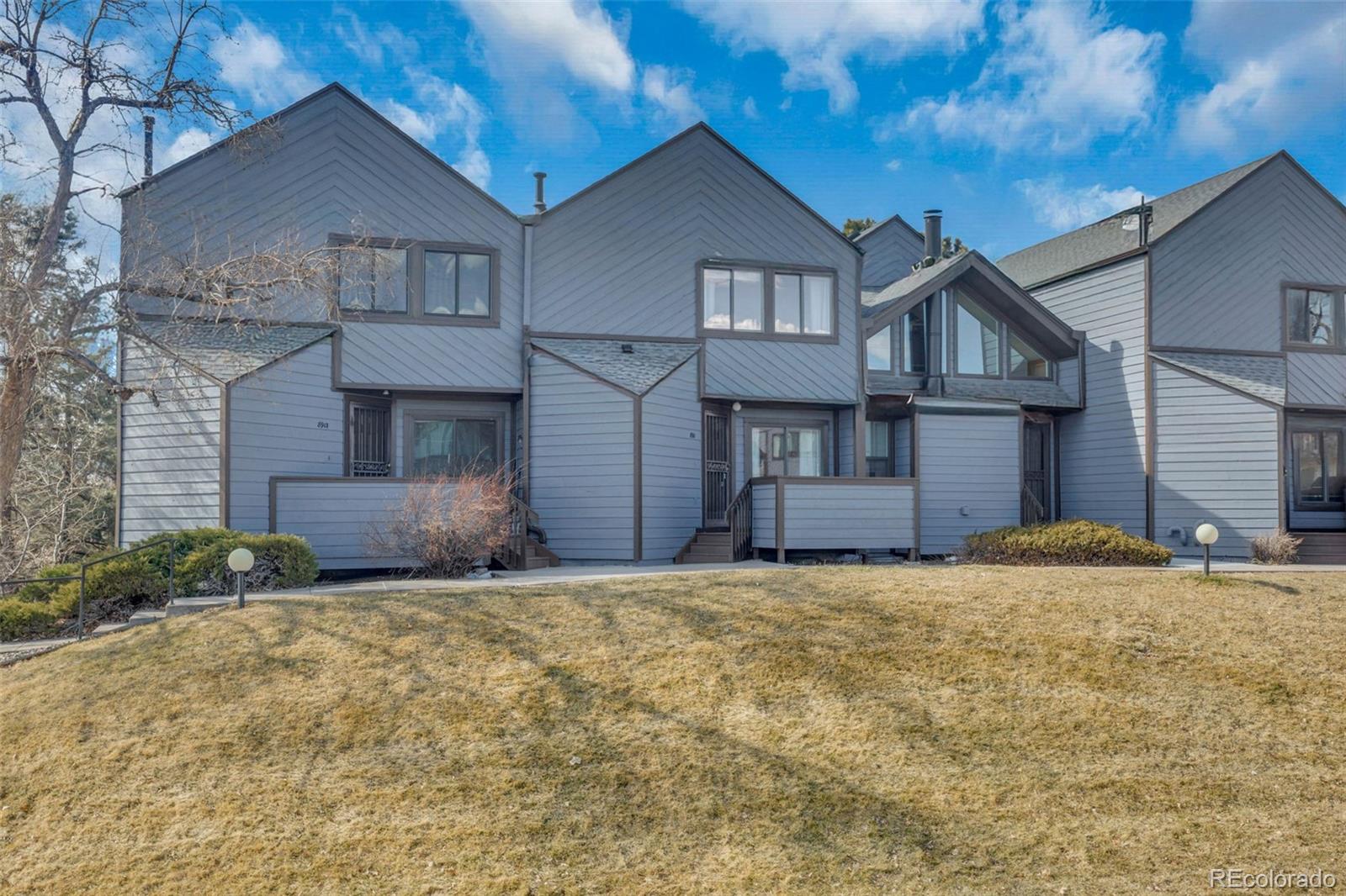 8911 W Yale Avenue , Lakewood  MLS: 4923922 Beds: 2 Baths: 2 Price: $374,000