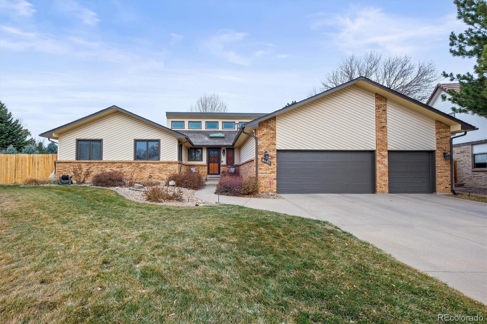 6151 W Evans Place, lakewood MLS: 6047464 Beds: 5 Baths: 4 Price: $950,000