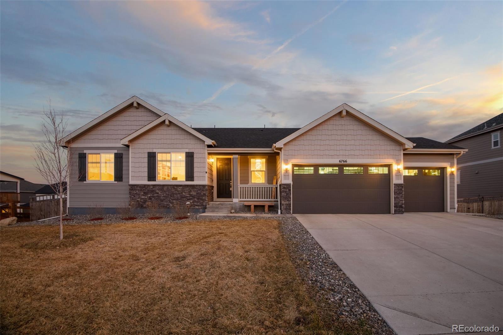 6766  Mentha Drive, castle rock MLS: 5213298 Beds: 4 Baths: 4 Price: $915,000