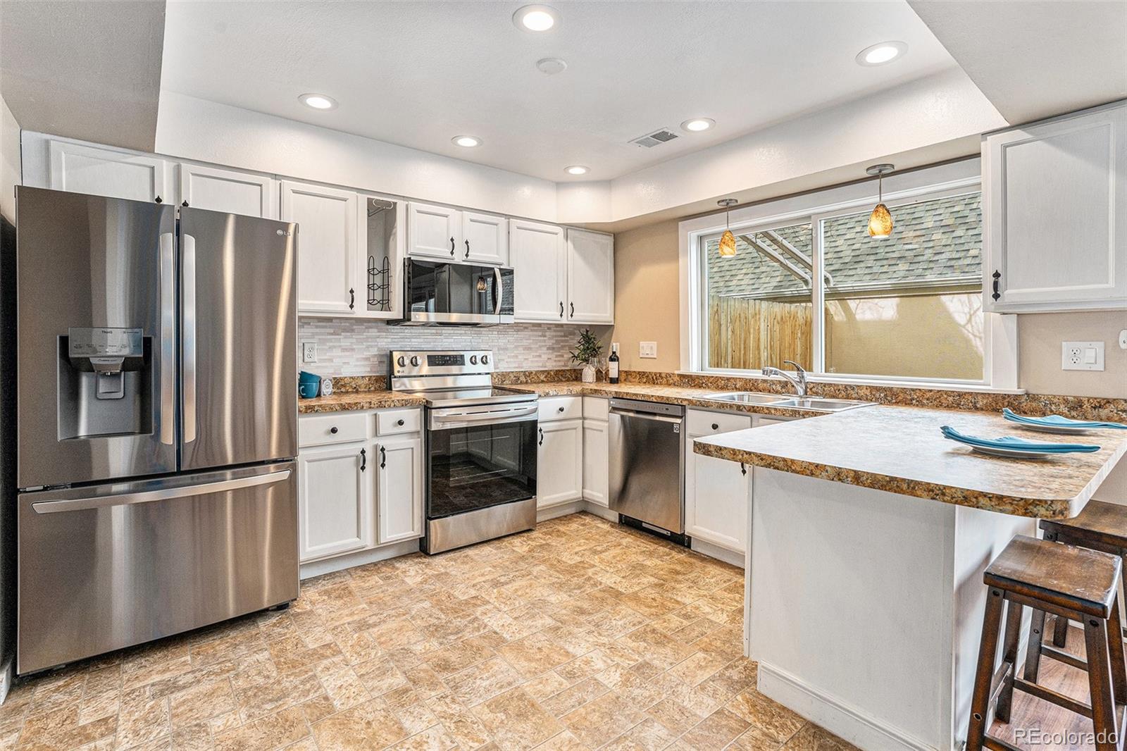 The Dam Aurora Condo / Townhome | MLS #: 18838152891 S Vaughn Way , Aurora Beds: 3 Baths: 2 Price: $365,000