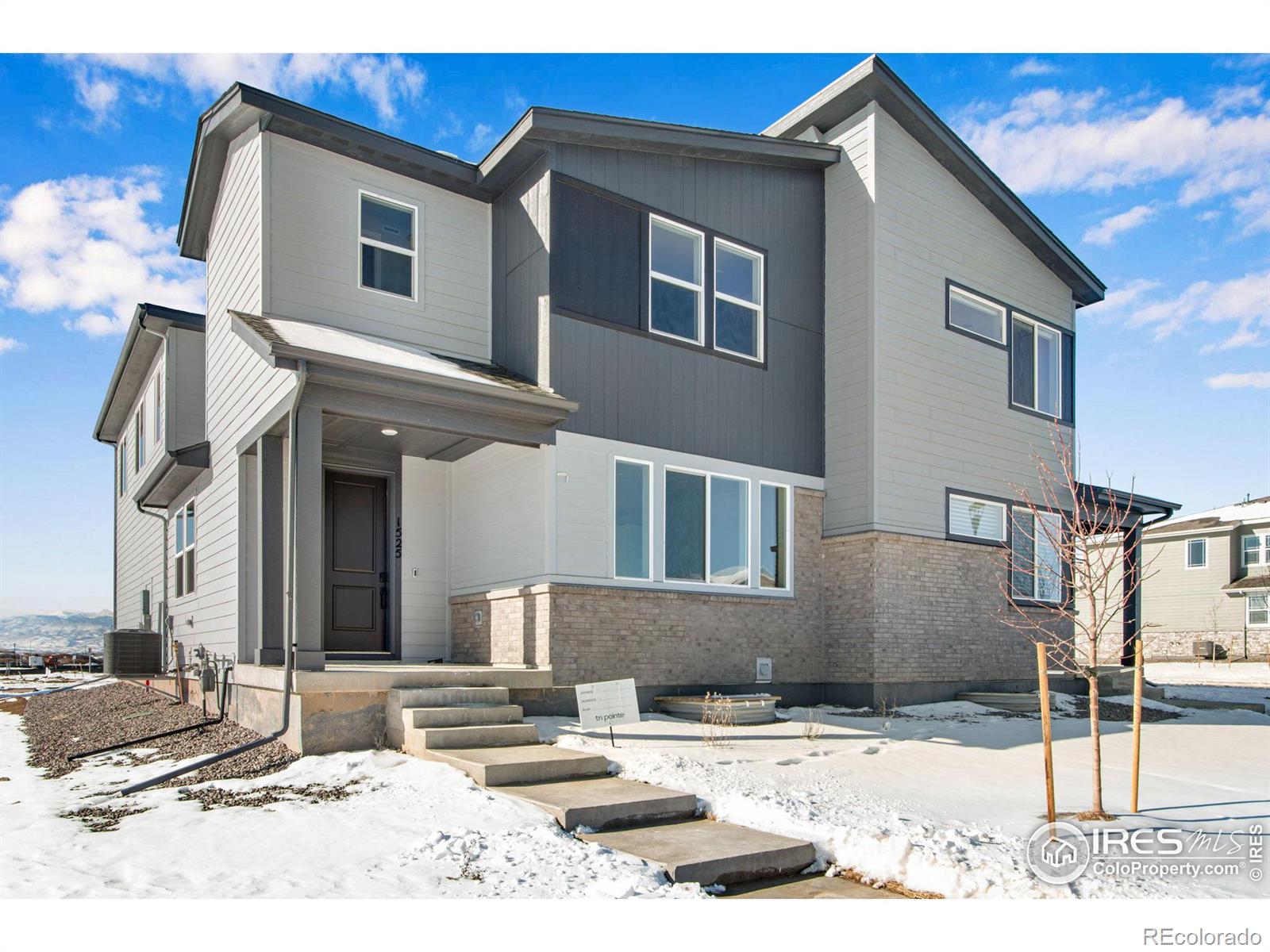 1525 E 3rd Avenue, longmont MLS: 4567891027421 Beds: 4 Baths: 4 Price: $639,900