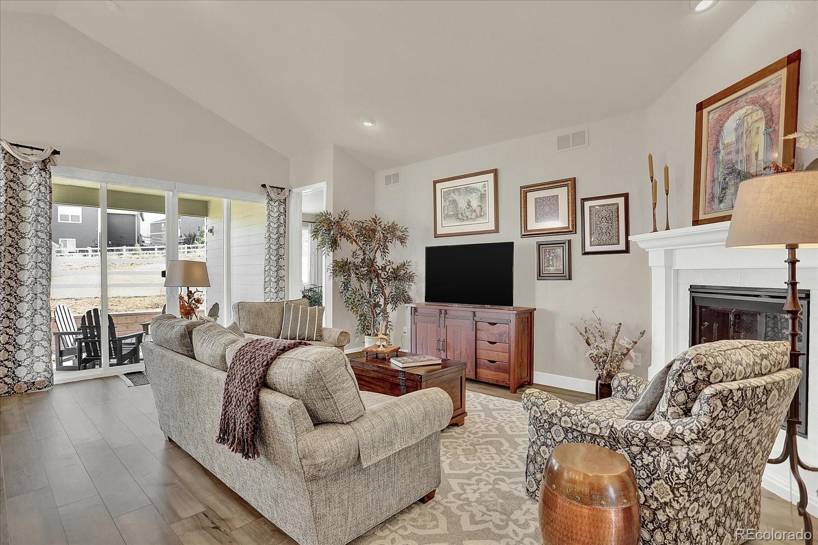 1982  Peralta Loop, castle rock MLS: 1949434 Beds: 4 Baths: 3 Price: $689,000