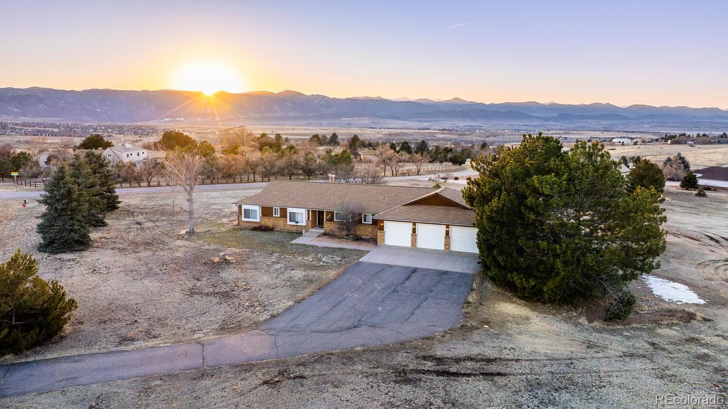 10353 N Chatfield Drive, littleton MLS: 5035704 Beds: 4 Baths: 4 Price: $1,500,000