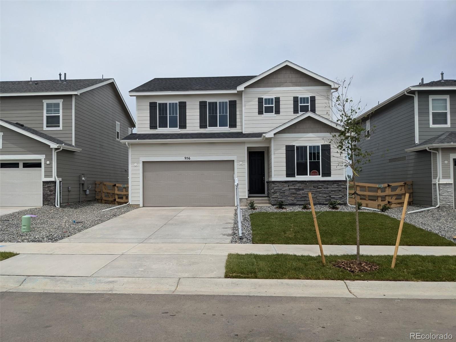 956  Sandhills Street, windsor MLS: 4944869 Beds: 3 Baths: 3 Price: $559,950