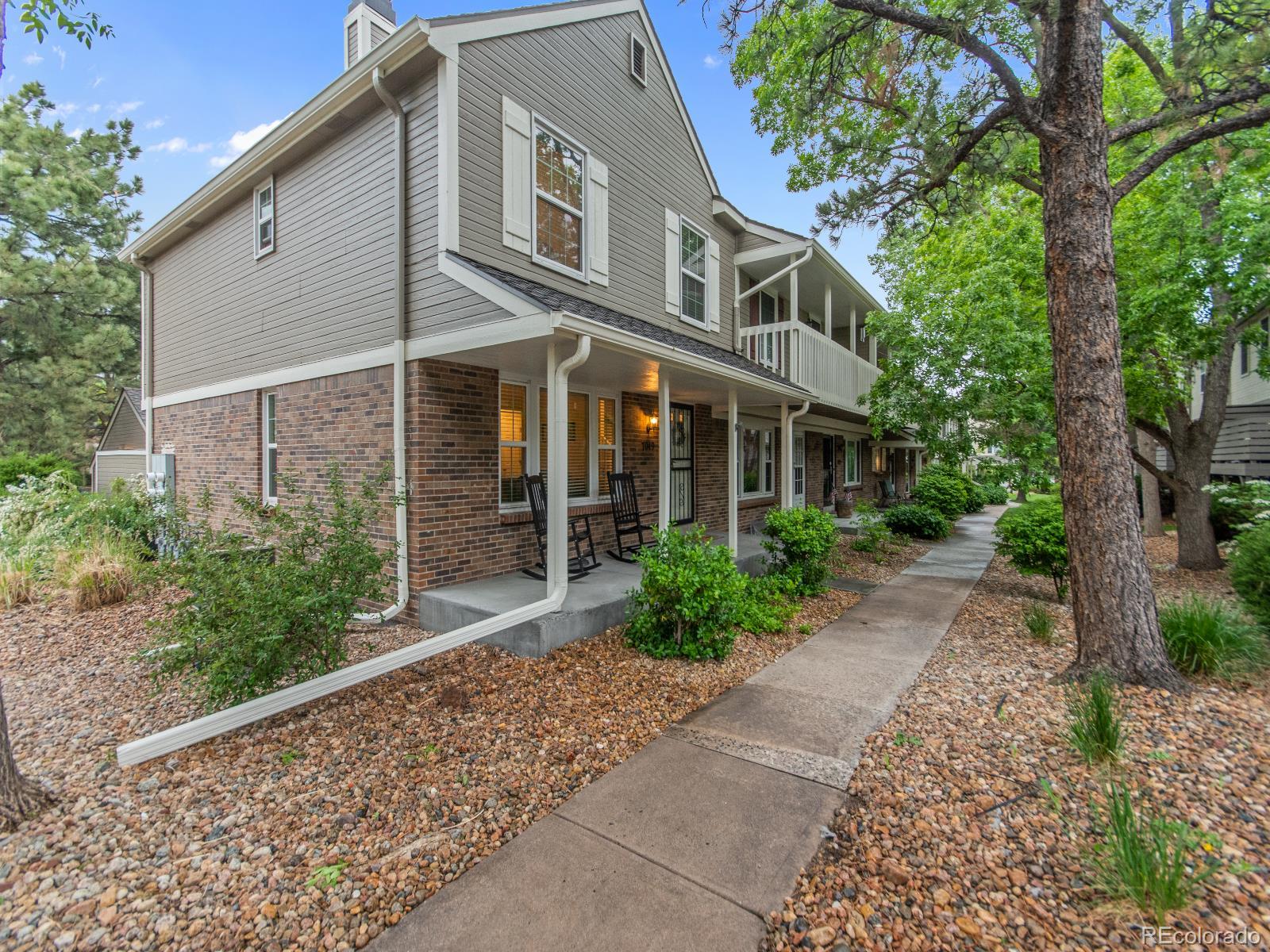 7049 E Briarwood Circle , Centennial  MLS: 3574974 Beds: 4 Baths: 3 Price: $490,000