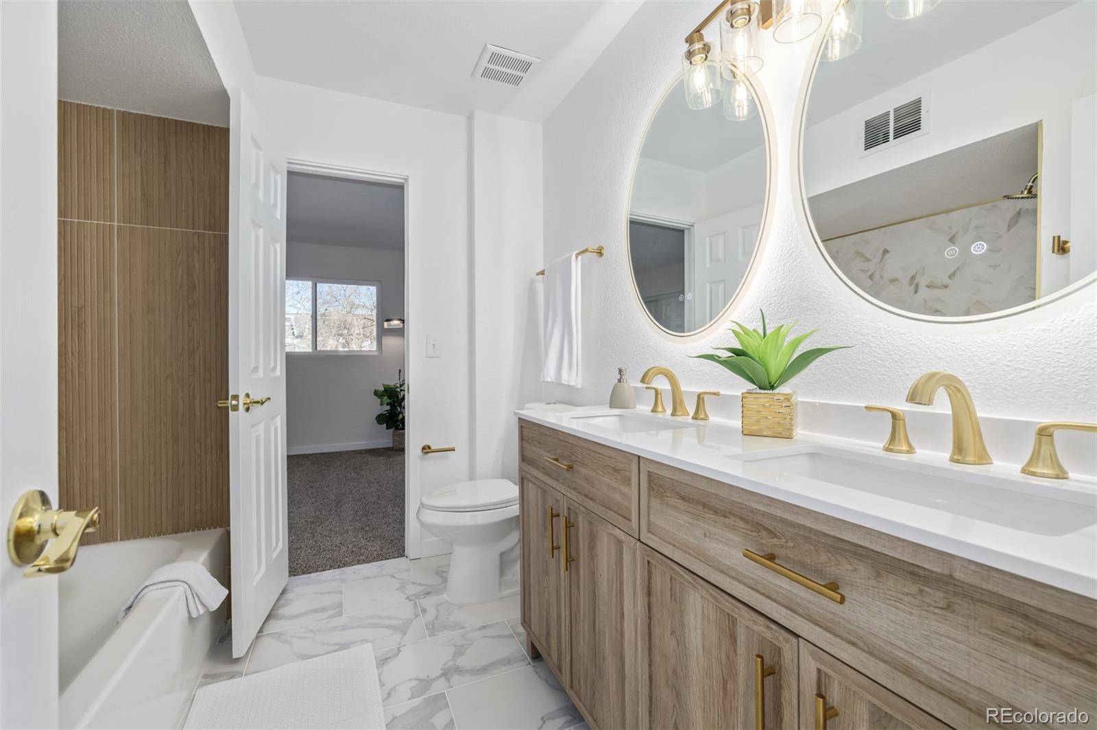 1060 S Parker Road 36, Denver  MLS: 5626769 Beds: 2 Baths: 2 Price: $335,000