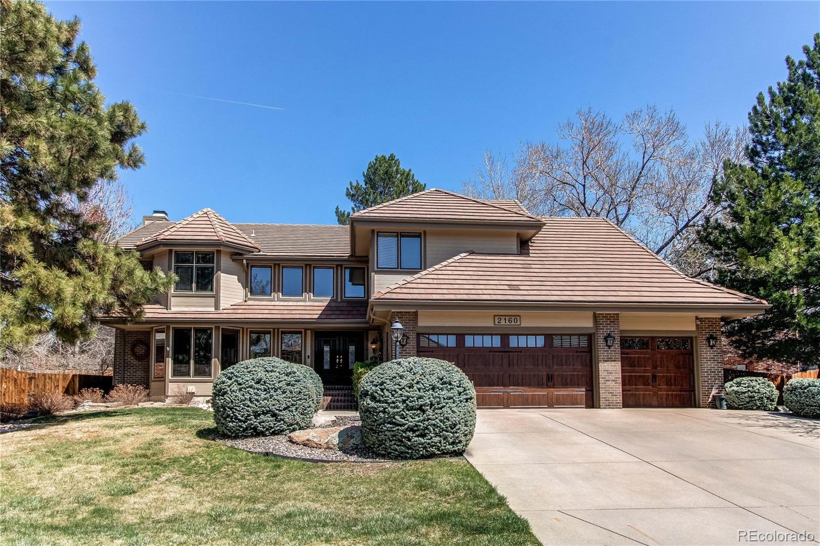 2160 S Parfet Drive, lakewood MLS: 3691031 Beds: 4 Baths: 4 Price: $998,500
