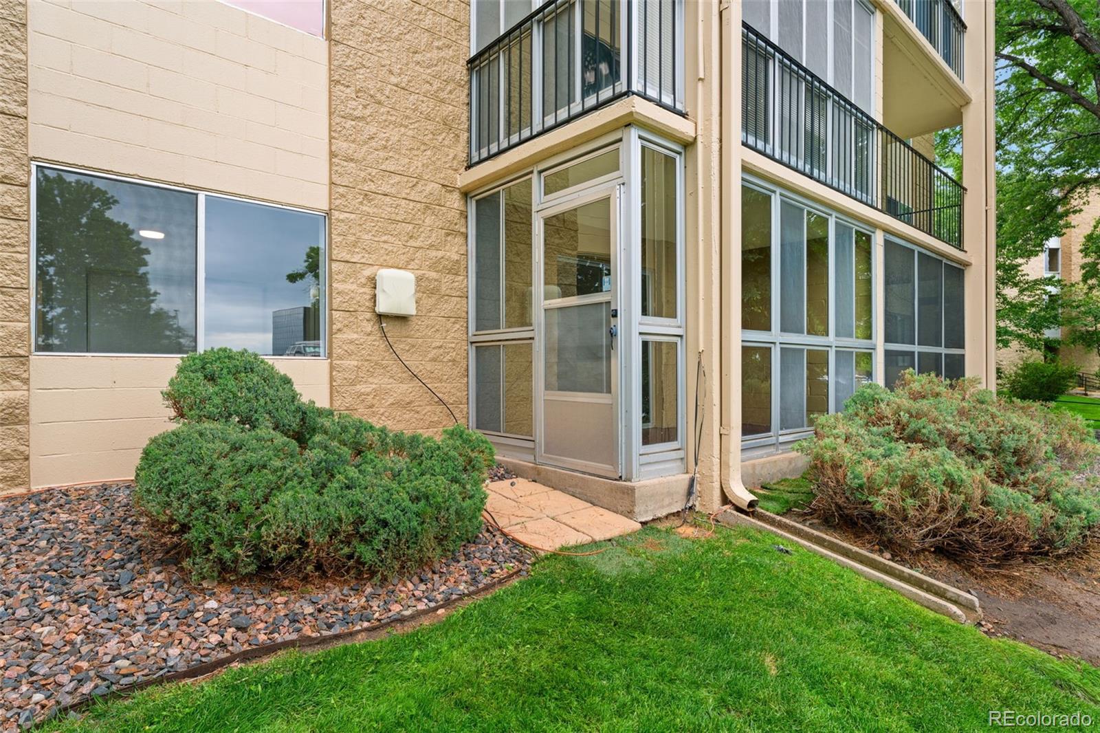 Heather Gardens Aurora Condo / Townhome | MLS #: 63492673022 S Wheeling Way 109, Aurora Beds: 2 Baths: 2 Price: $209,500