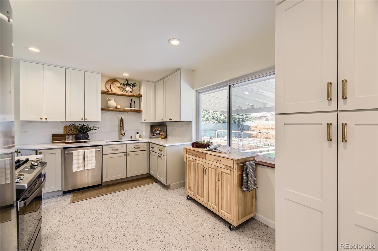 2822 S Zenobia Street, denver MLS: 9646520 Beds: 4 Baths: 3 Price: $665,000