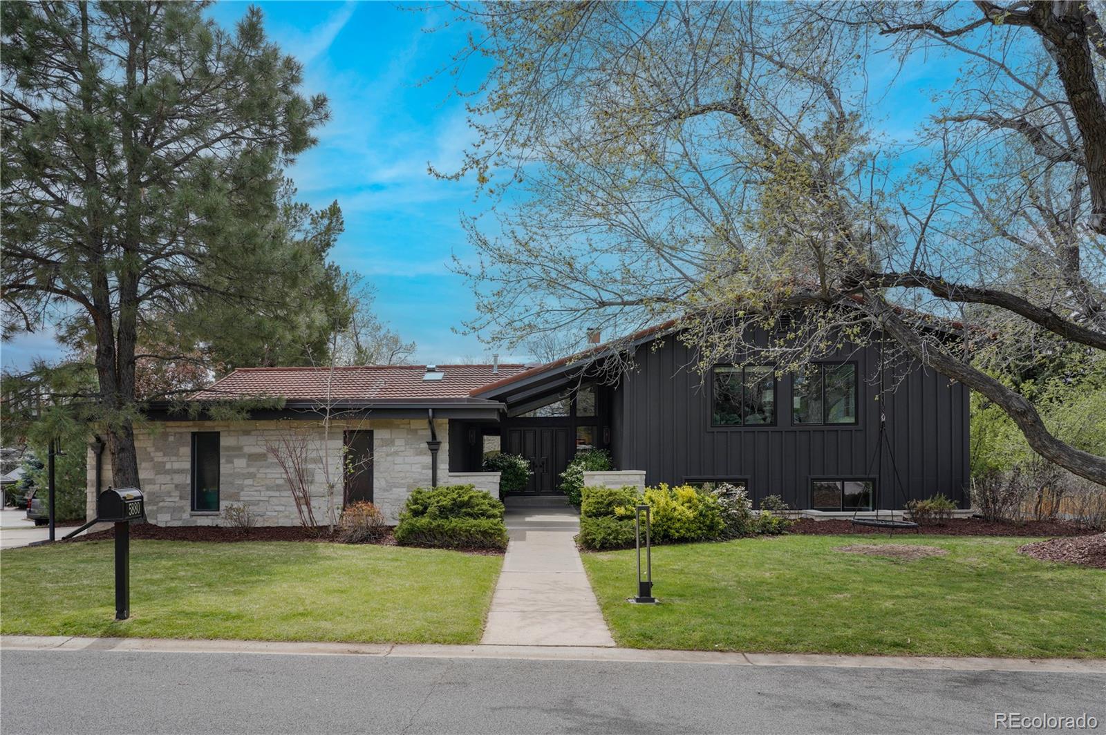 5880 s happy canyon drive, Cherry Hills Village sold home. Closed on 2025-07-25 for $2,150,000.