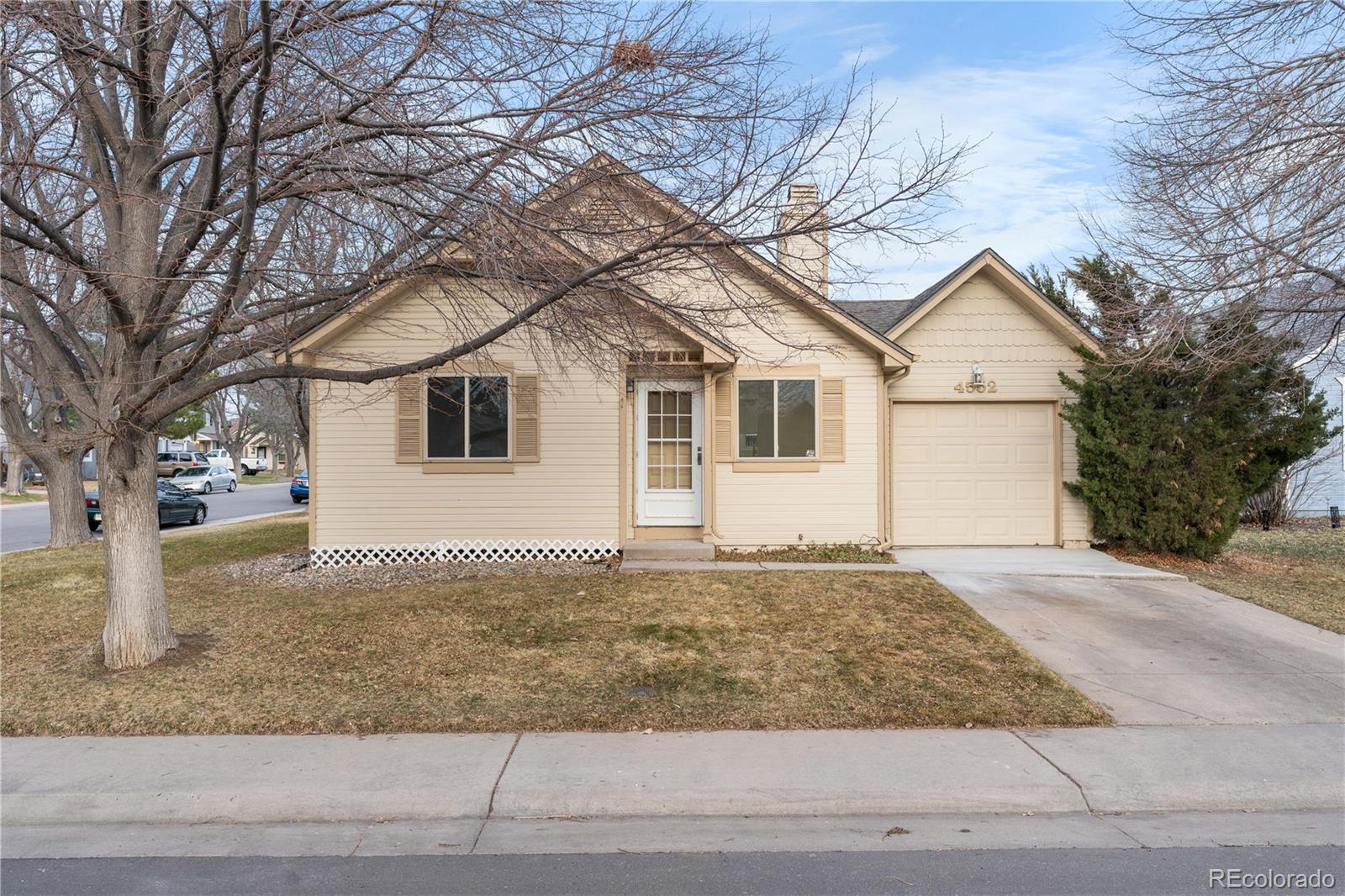 4552 S Buckley Way, aurora MLS: 9608299 Beds: 2 Baths: 1 Price: $385,000