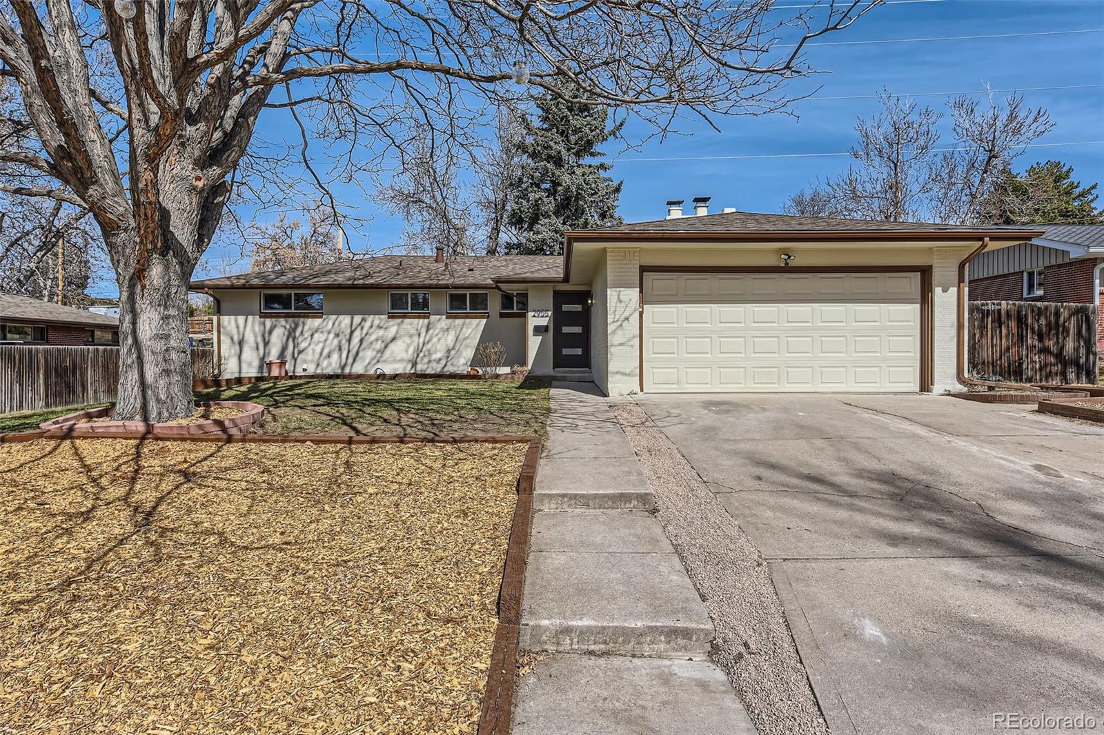 2955 E Caley Avenue, centennial MLS: 3031635 Beds: 5 Baths: 3 Price: $830,000
