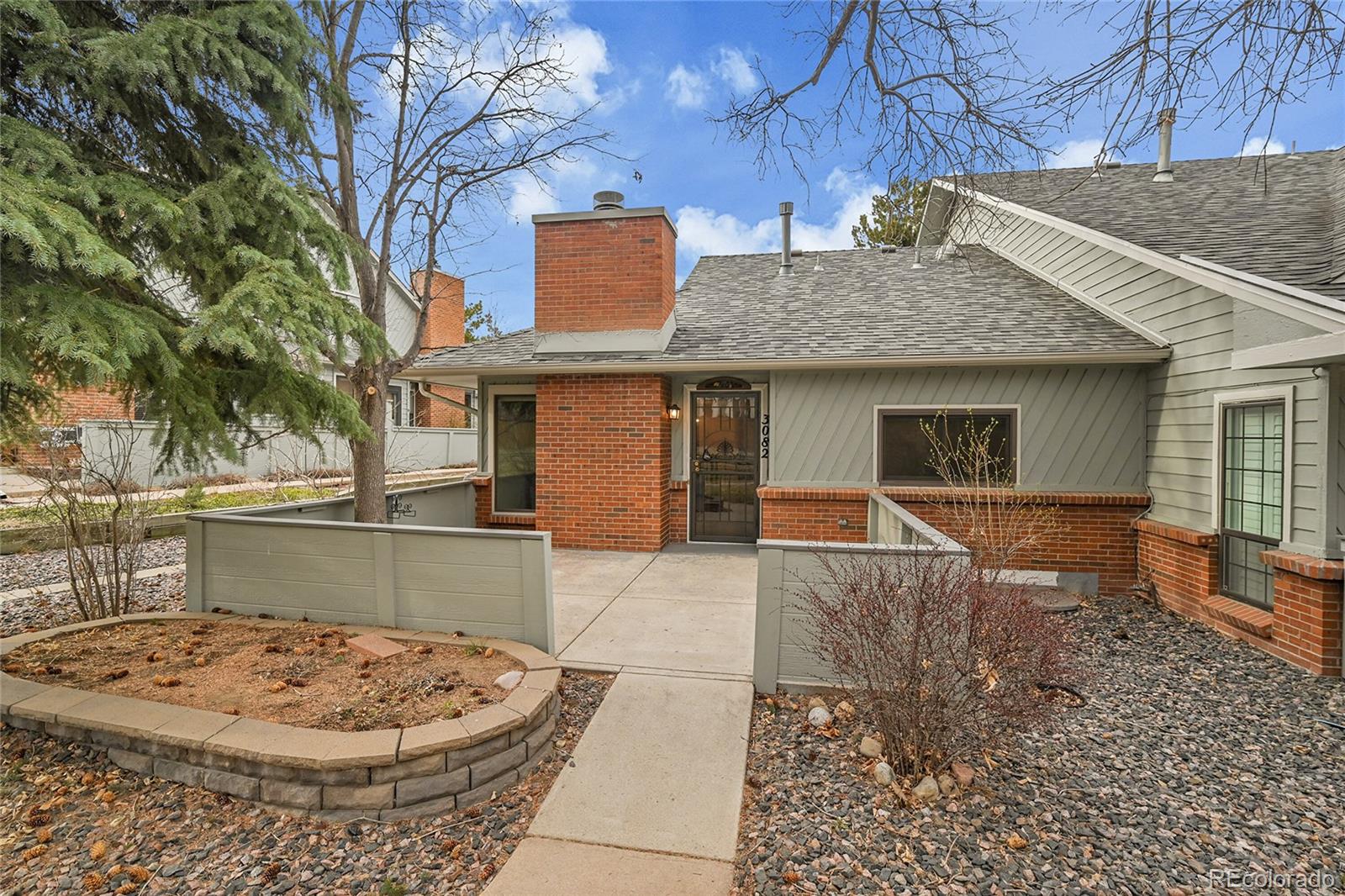 3082 E Long Circle , Centennial  MLS: 4809639 Beds: 4 Baths: 3 Price: $539,000