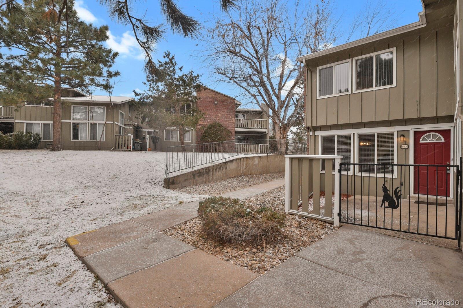 Ponderosa Ridge Lakewood Condo / Townhome | MLS #: 8110088857 S Van Gordon Court H101, Lakewood Beds: 2 Baths: 2 Price: $300,000